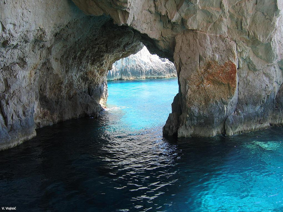 Caverna Azul de Volimes