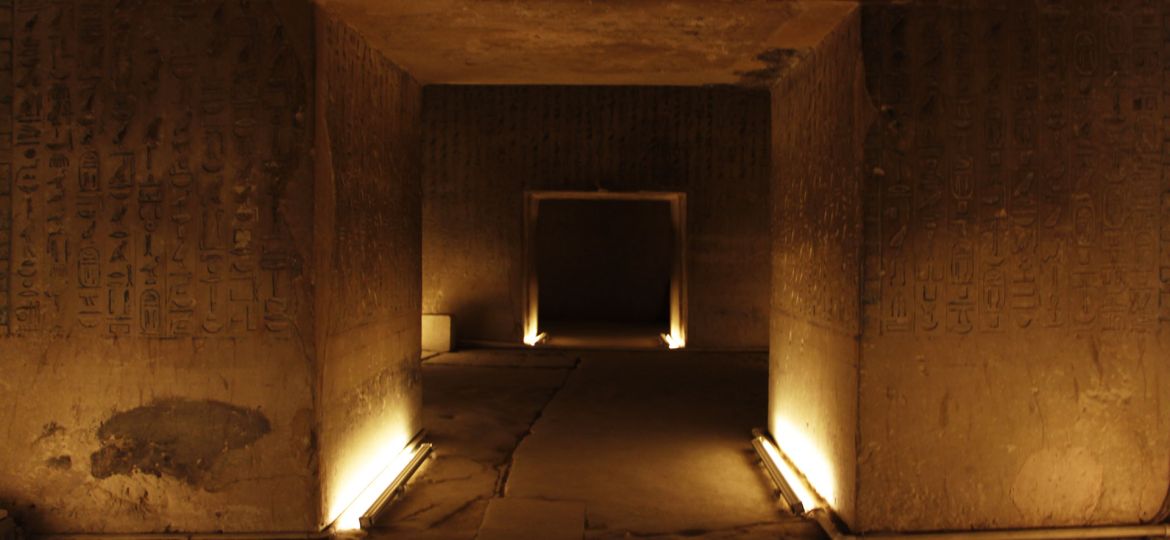 como é uma piramide por dentro