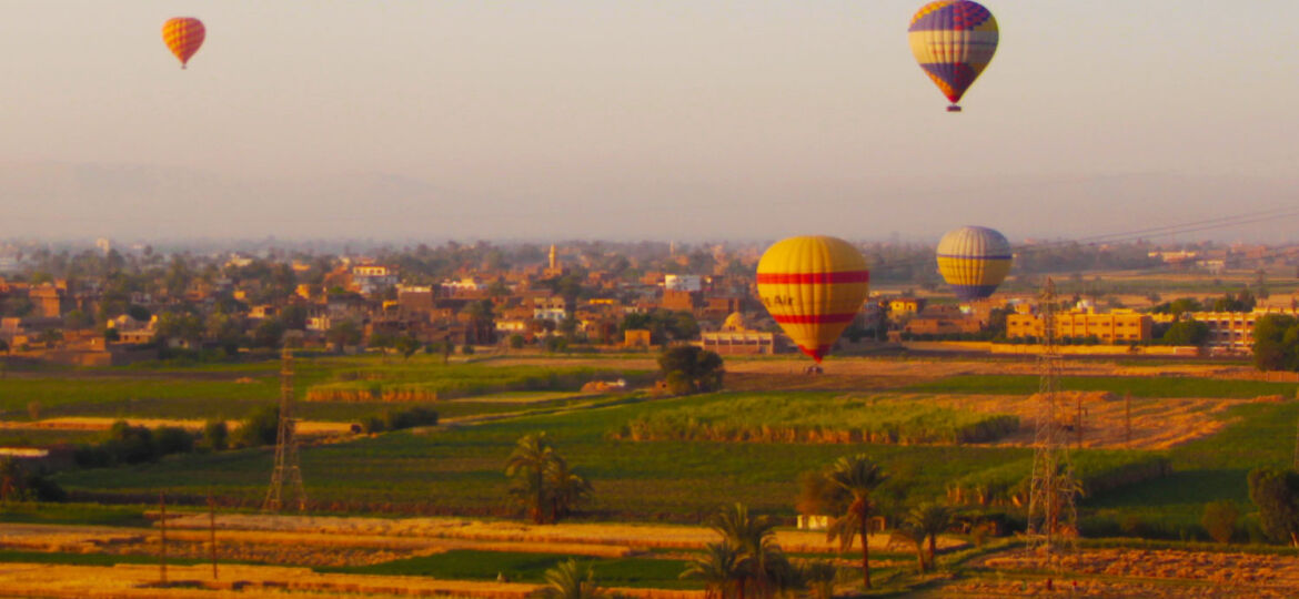 voando-de-balão-em-luxor-egito2