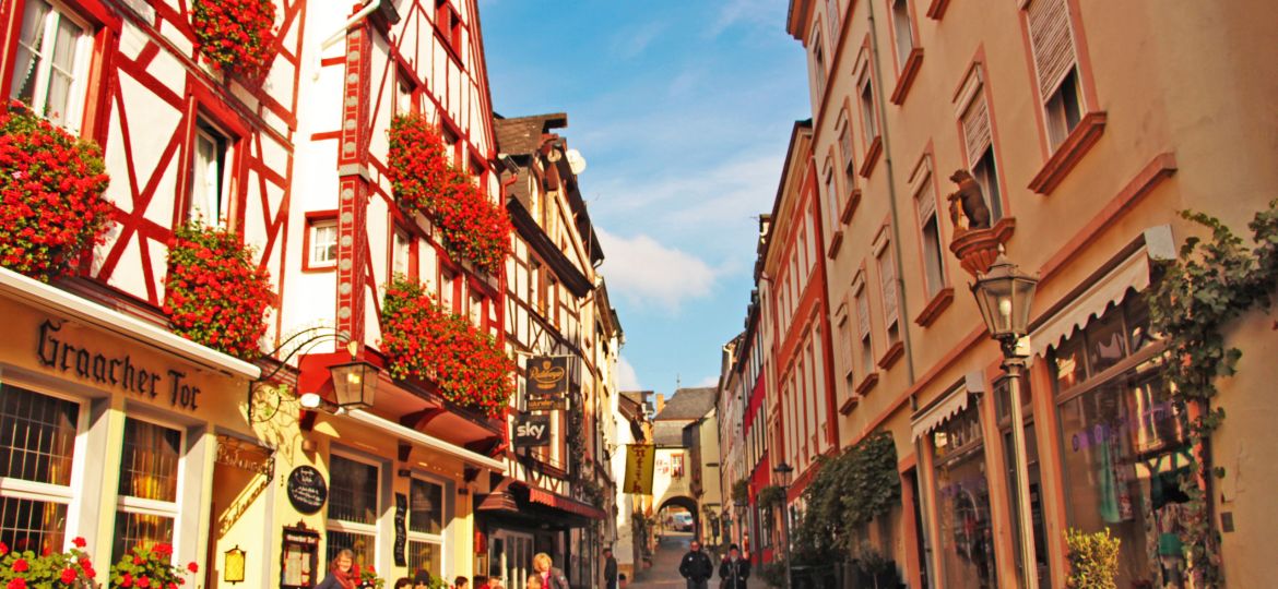 Típica rua da pequena cidade Bernkastel - Alemanha